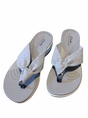 🌼🌟NIB Clarks Cloudsteppers Gray Knotted Thong Sandals